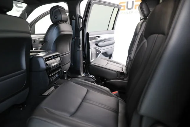 New 2026 High Gloss Black Exterior Paint Jeep Limited Altitude image 20