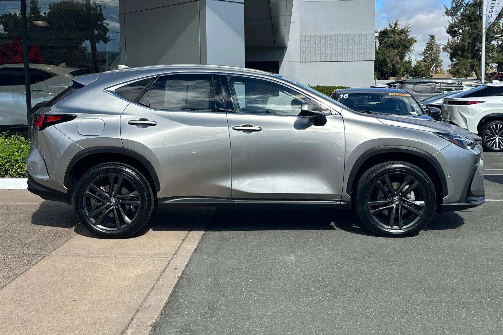 Certified Used 2025 SONIC TITANIUM Lexus 450h+ Luxury image 3