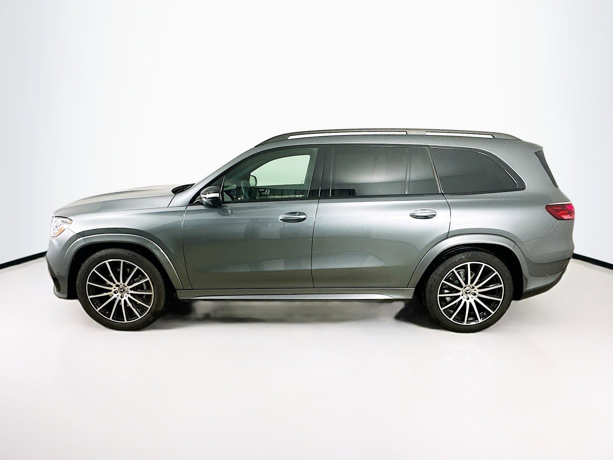 2025 Mercedes Benz GLS 450 4MATIC photo 3