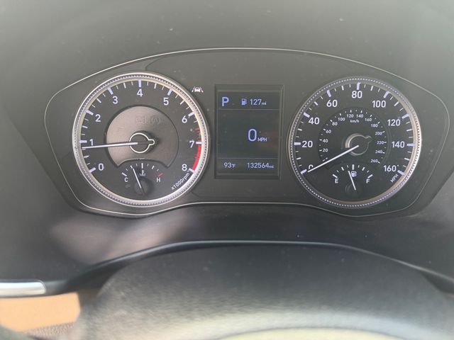 Used 2019 Black Hyundai SE image 10