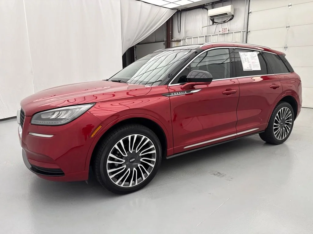 Used 2022 Red Lincoln Standard image 3