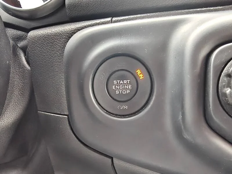 Used 2019 White Jeep Unlimited Sahara image 29