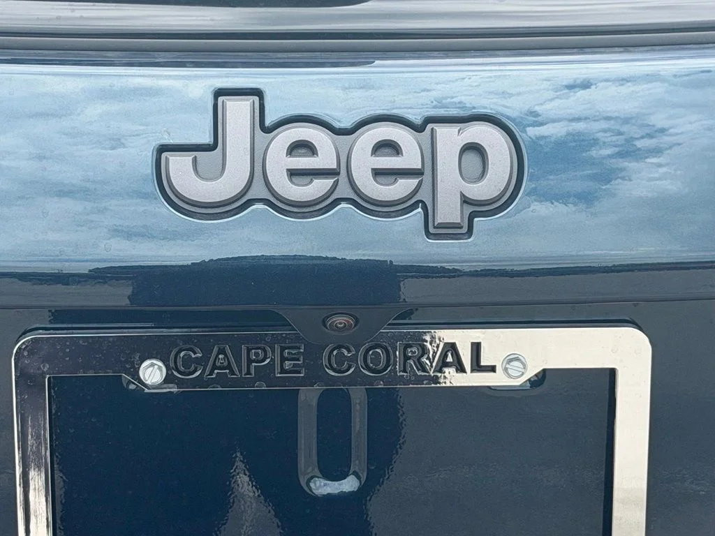 New 2026 Fathom Blue Pearl-Coat Exterior Paint Jeep Altitude image 35