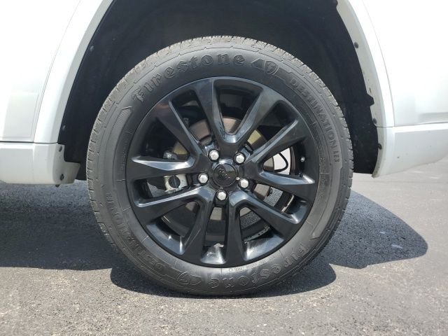 Used 2021 White Jeep Laredo X image 9