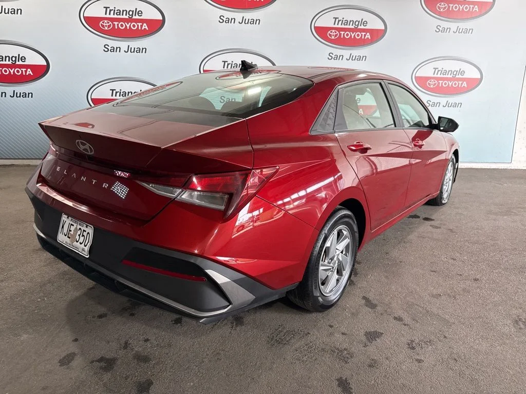 Used 2024 Red Hyundai SE image 4