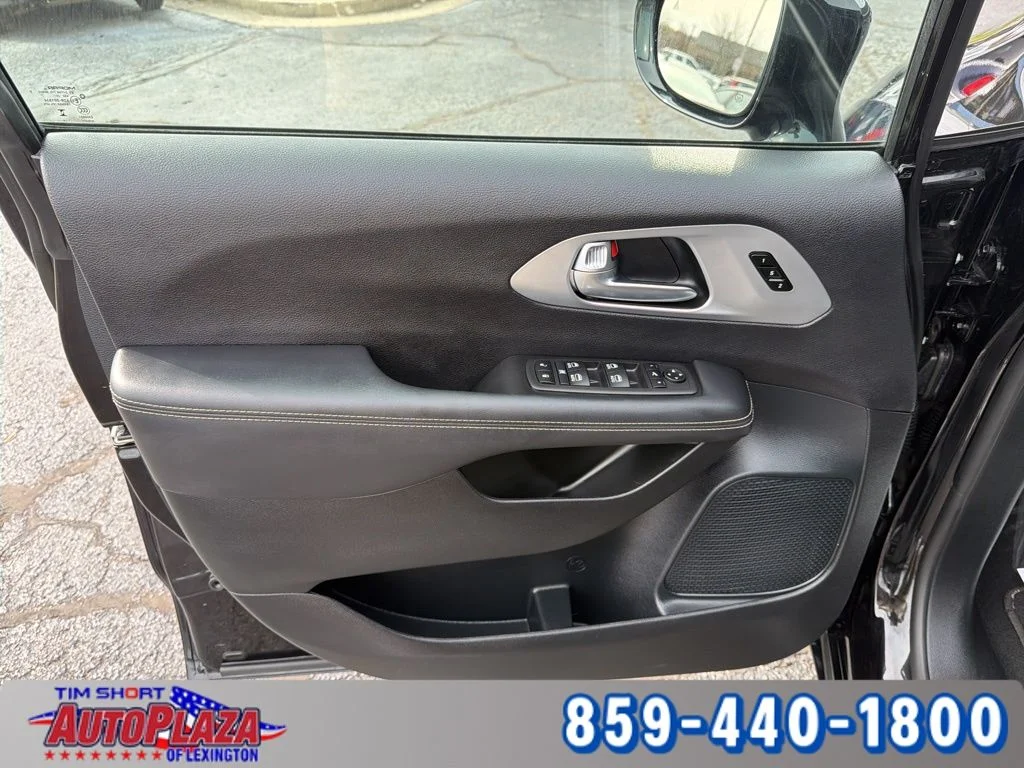 Used 2025 Black Chrysler Limited image 38