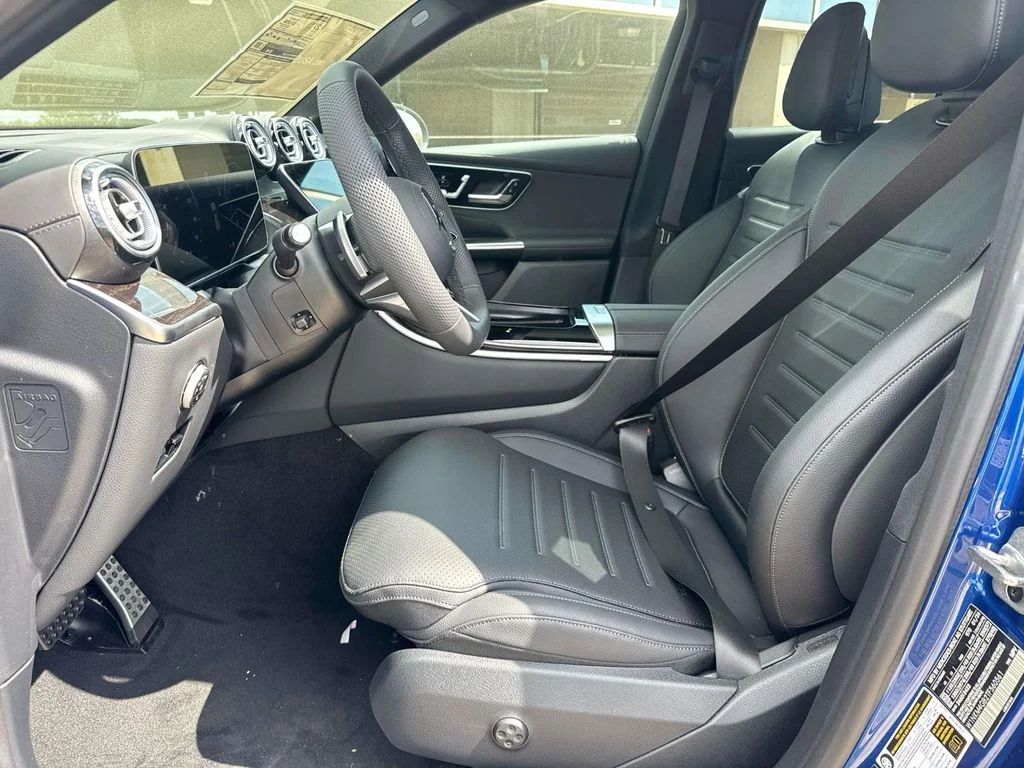 Used 2026 Blue Mercedes-Benz GLC 300 image 9