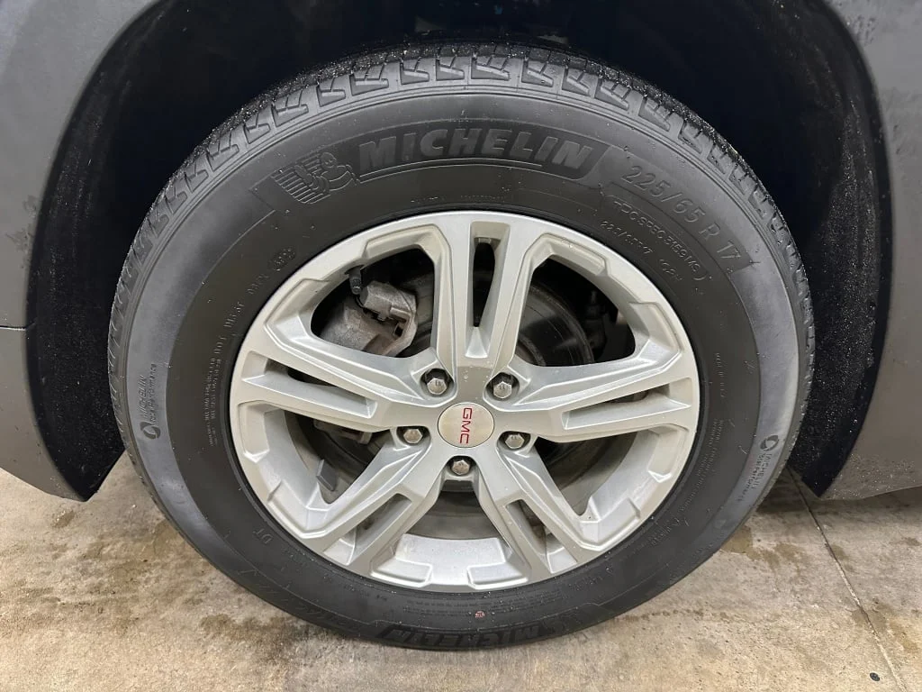 Used 2023 Summit White GMC SLE image 36