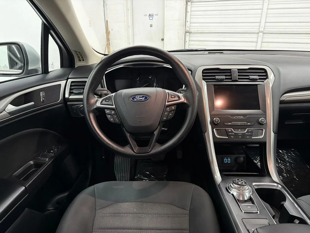 Used 2019 Silver Ford SE image 26