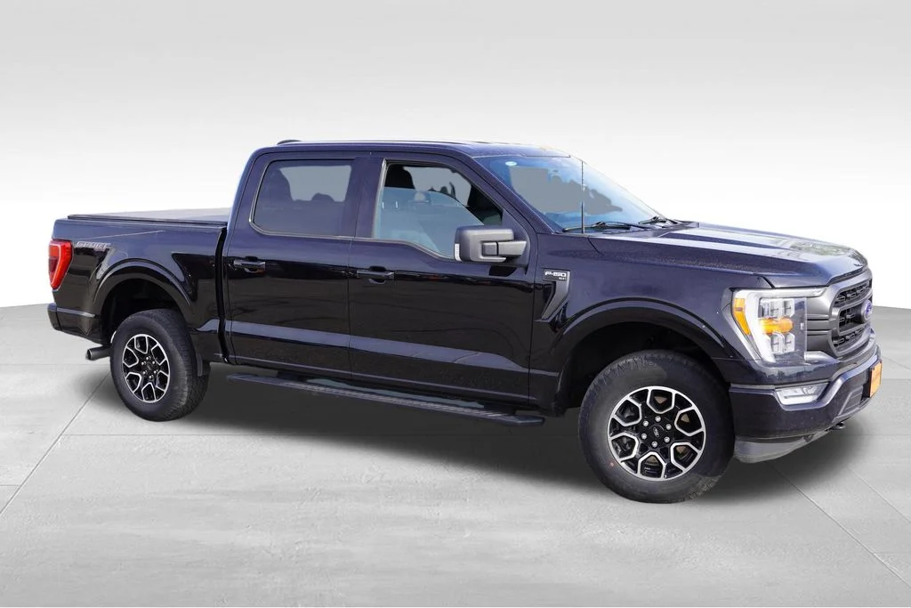 Used 2023 Black Ford XLT image 2