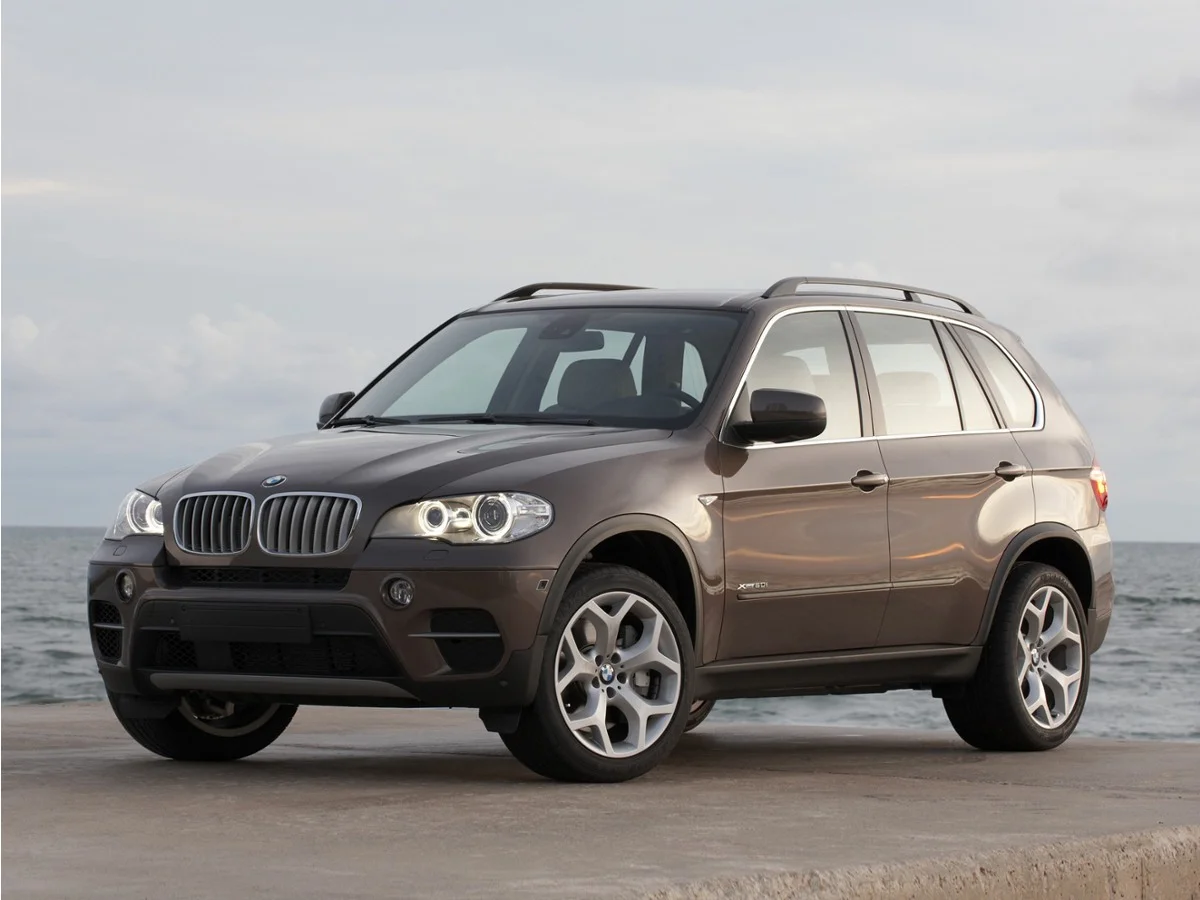 Used 2013 White BMW xDrive50i image 1