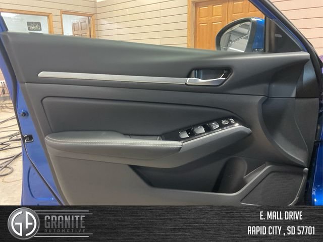 2025 Nissan Altima SL - Photo 17