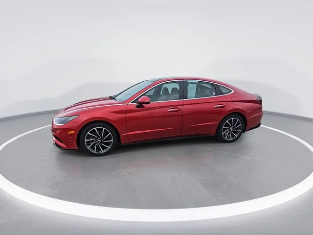 Used 2020 Red Hyundai Limited image 4