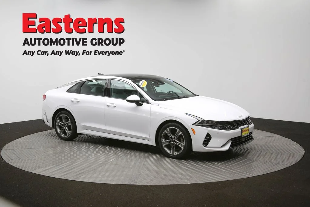 Used 2022 White Kia EX image 48