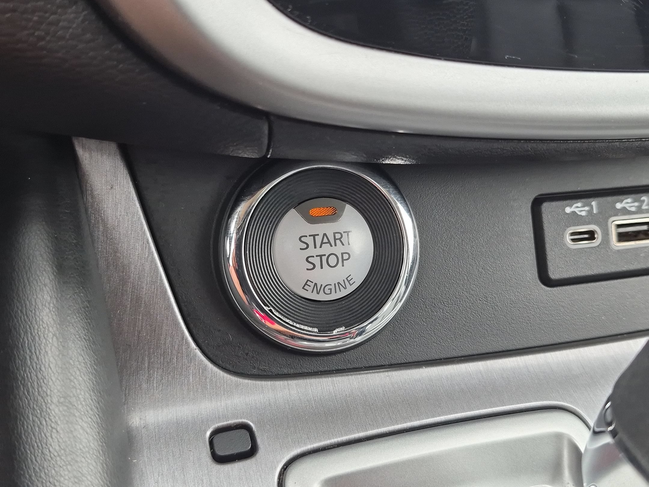 Used 2020 Super Black Metallic Nissan SL AWD image 16