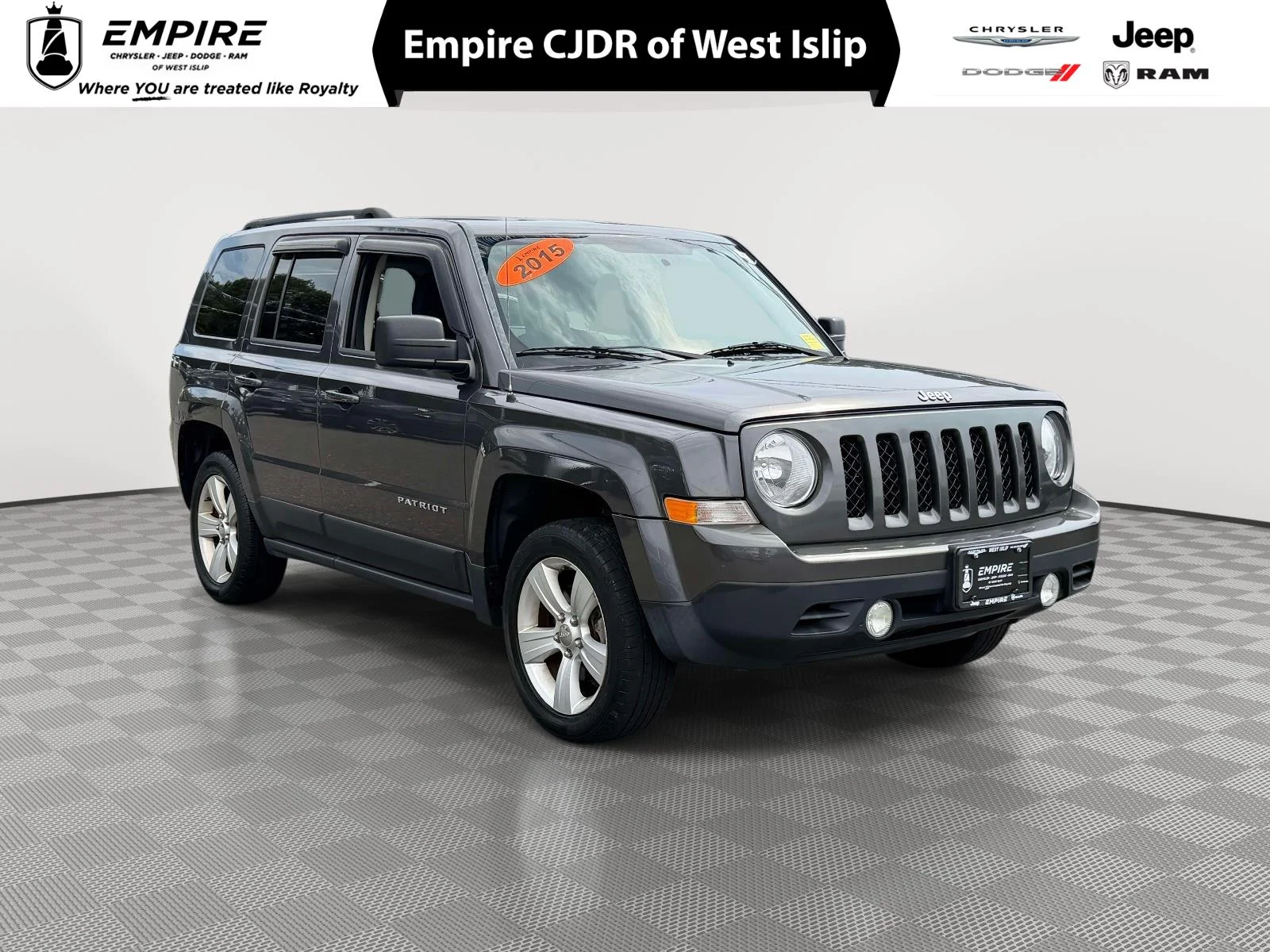 Used 2015 Granite Crystal Metallic Clearcoat Jeep Latitude image 1