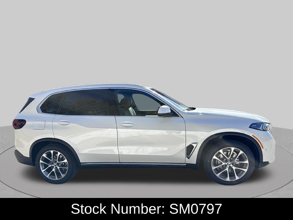 New 2026 White BMW xDrive40i image 6