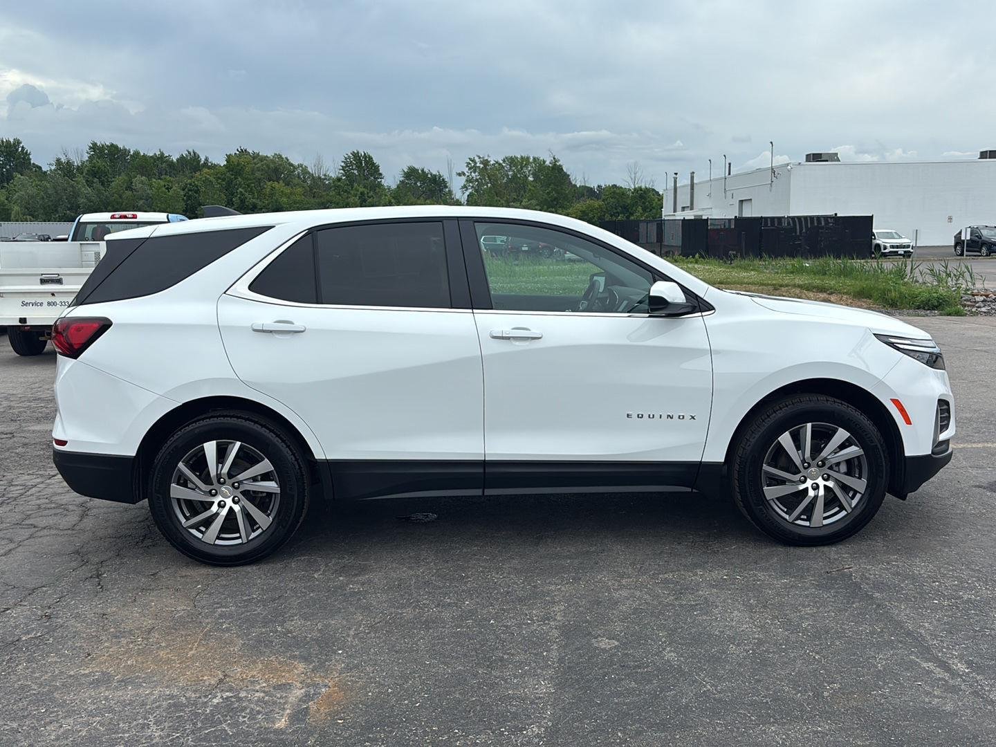 Used 2024 Summit White Chevrolet LT image 8