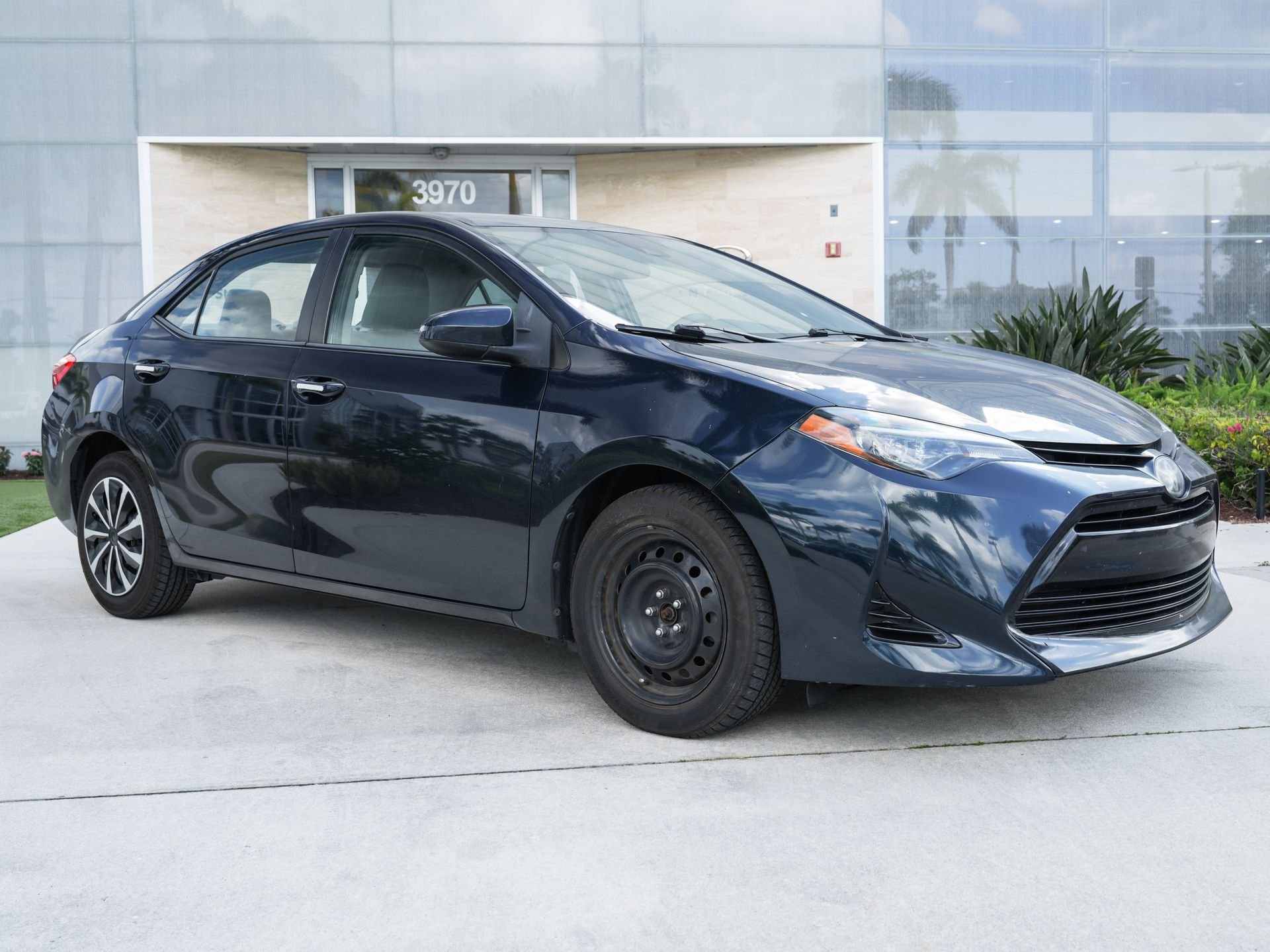 Used 2019 Blue Toyota LE image 4