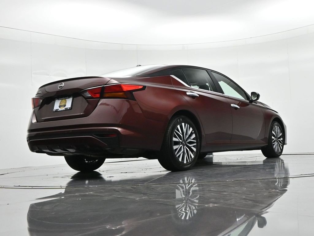 Used 2025 Garnet Pearl Nissan SV FWD image 20