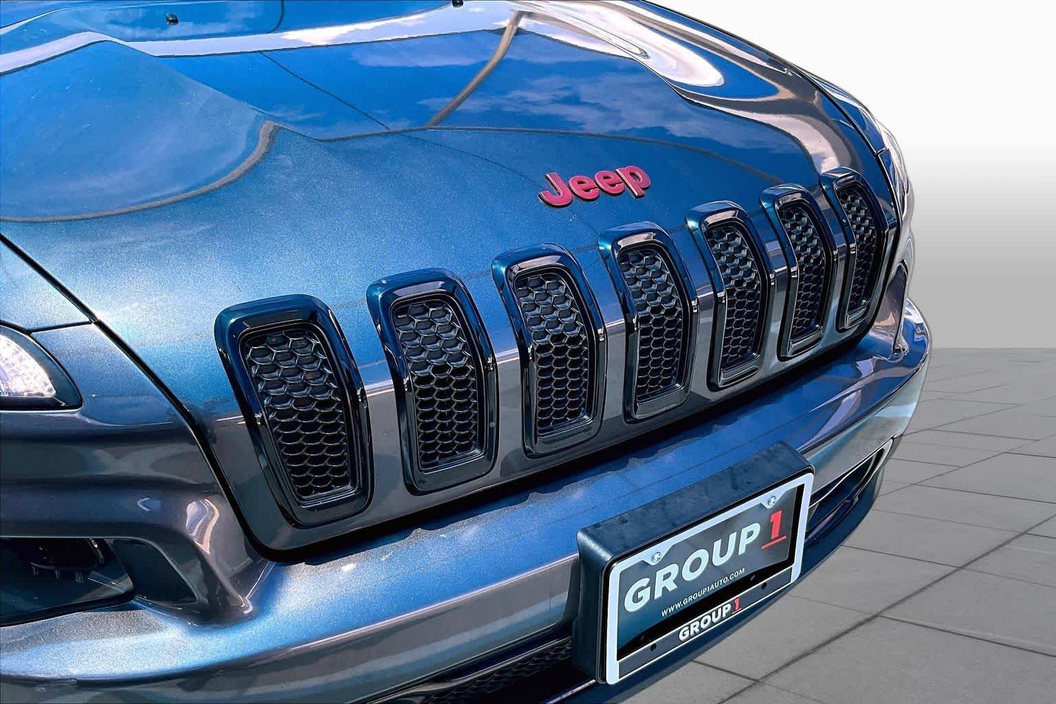 Used 2017 Granite Crystal Metallic Clearcoat Jeep Altitude image 28