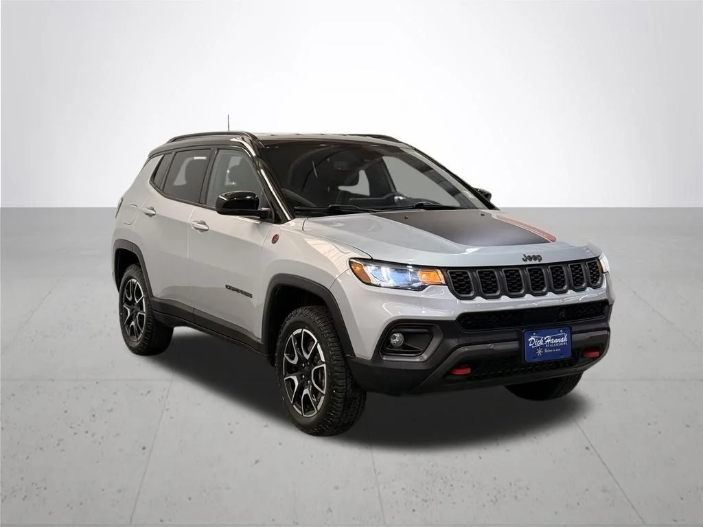 Used 2024 Silver Jeep Trailhawk image 8