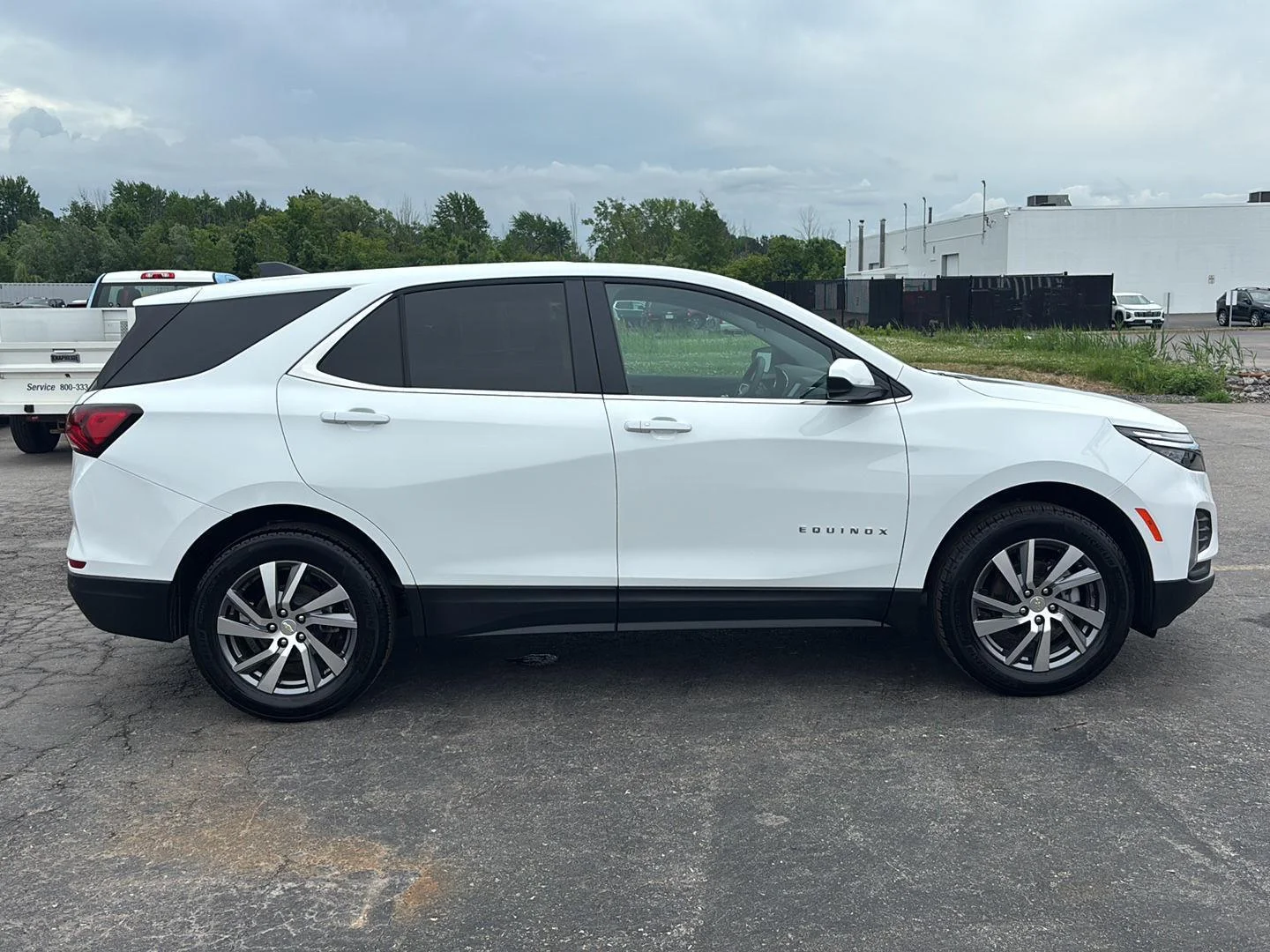 Used 2024 Summit White Chevrolet LT image 8