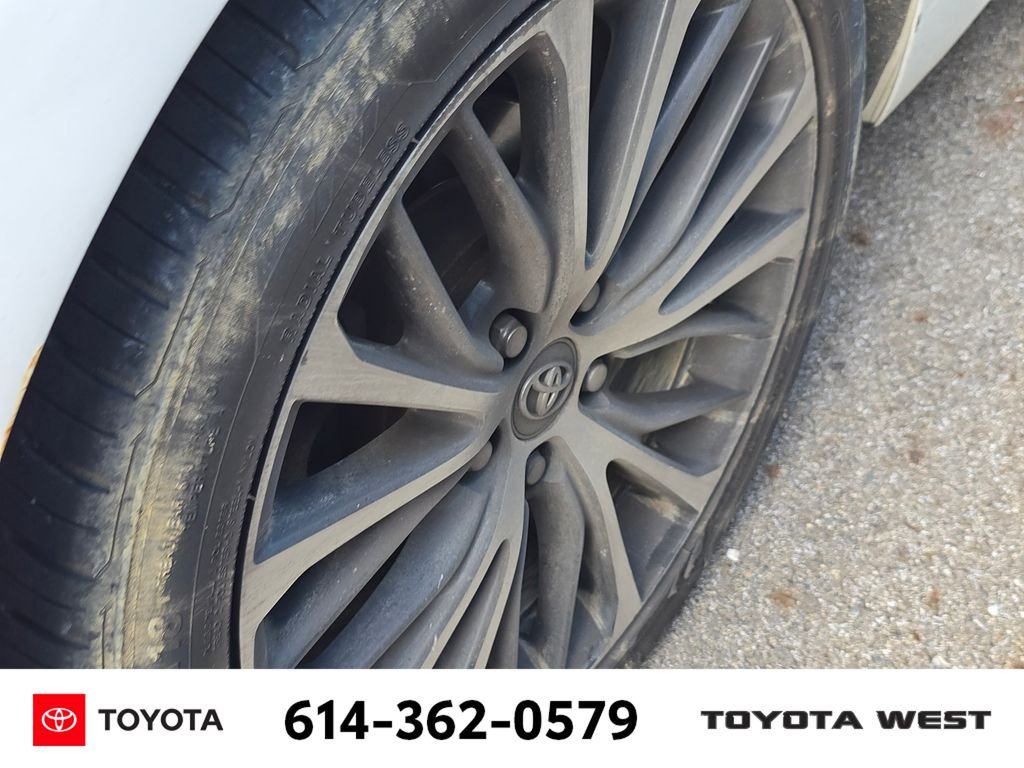 Used 2018 White Toyota SE image 10