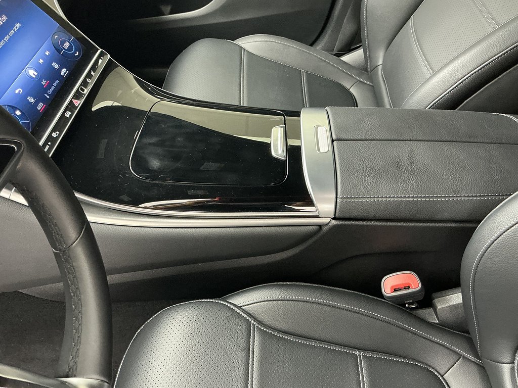 Used 2024 WHITE Mercedes-Benz GLC 300 4MATIC® image 13