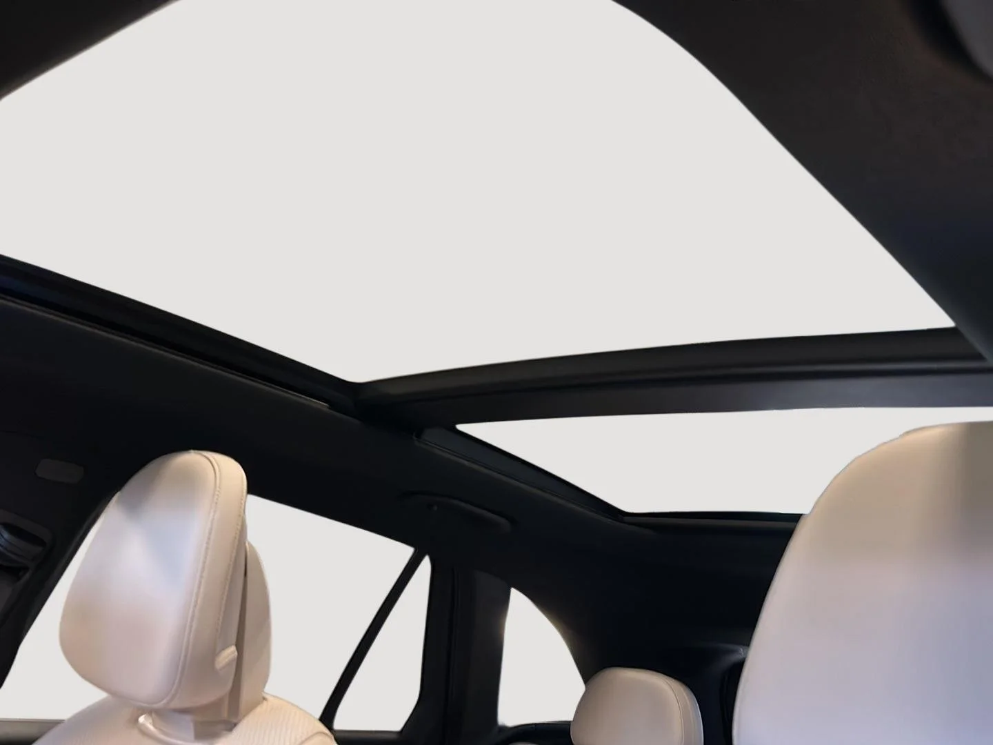 New 2026 Polar White Mercedes-Benz GLC 300 image 24