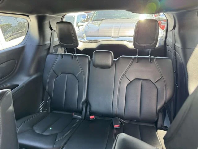 Used 2024 White Chrysler Select image 15