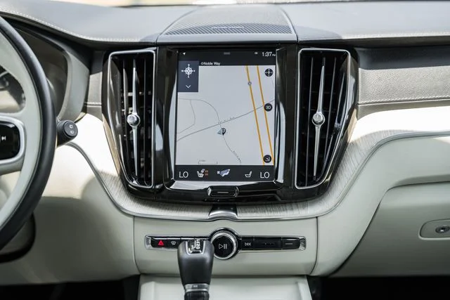 Used 2019 Denim Blue Volvo T5 Inscription image 22