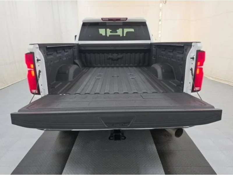 Used 2024 Iridescent Pearl Tricoat Chevrolet LTZ image 5