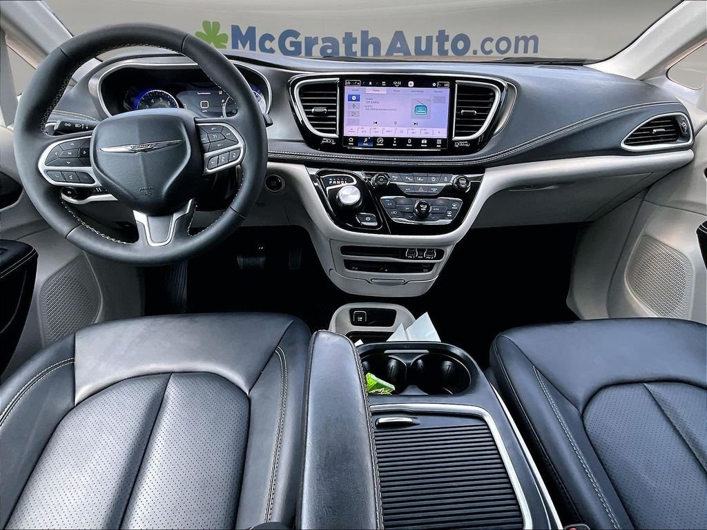 Used 2024 Black Chrysler Touring L image 9