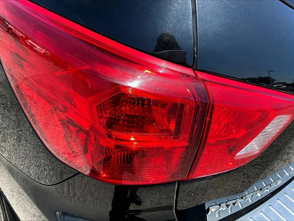 Used 2020 Black Nissan Platinum image 27