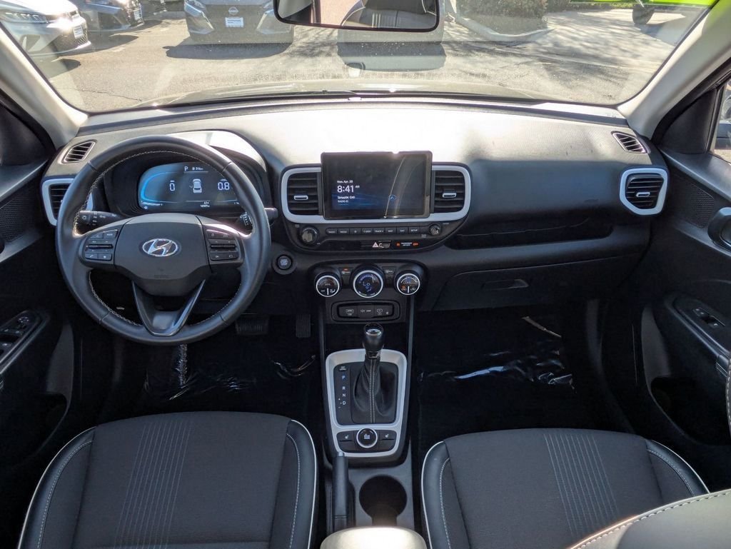 2025 Hyundai Venue Limited - Photo 23