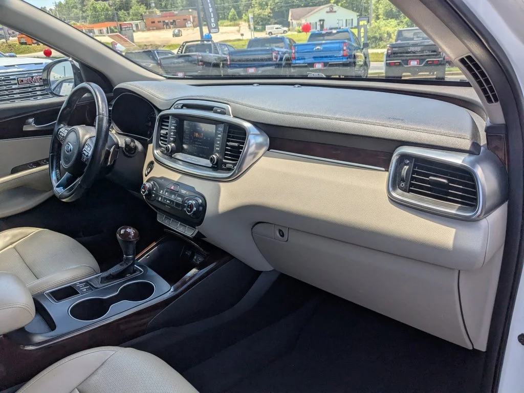 Used 2017 Snow White Pearl Kia EX image 26