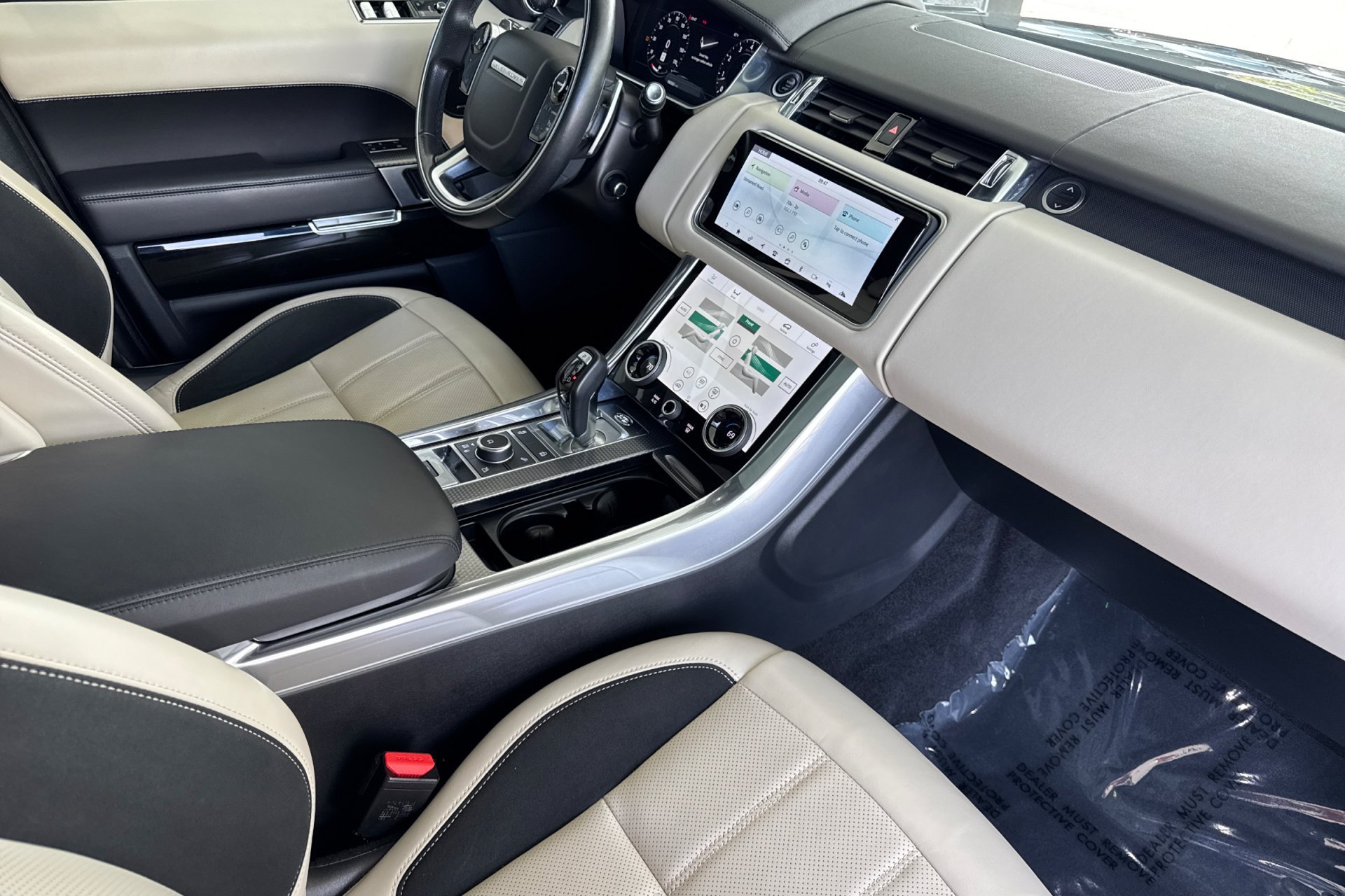 Used 2021 Santorini Black Metallic Land Rover HSE Dynamic image 18