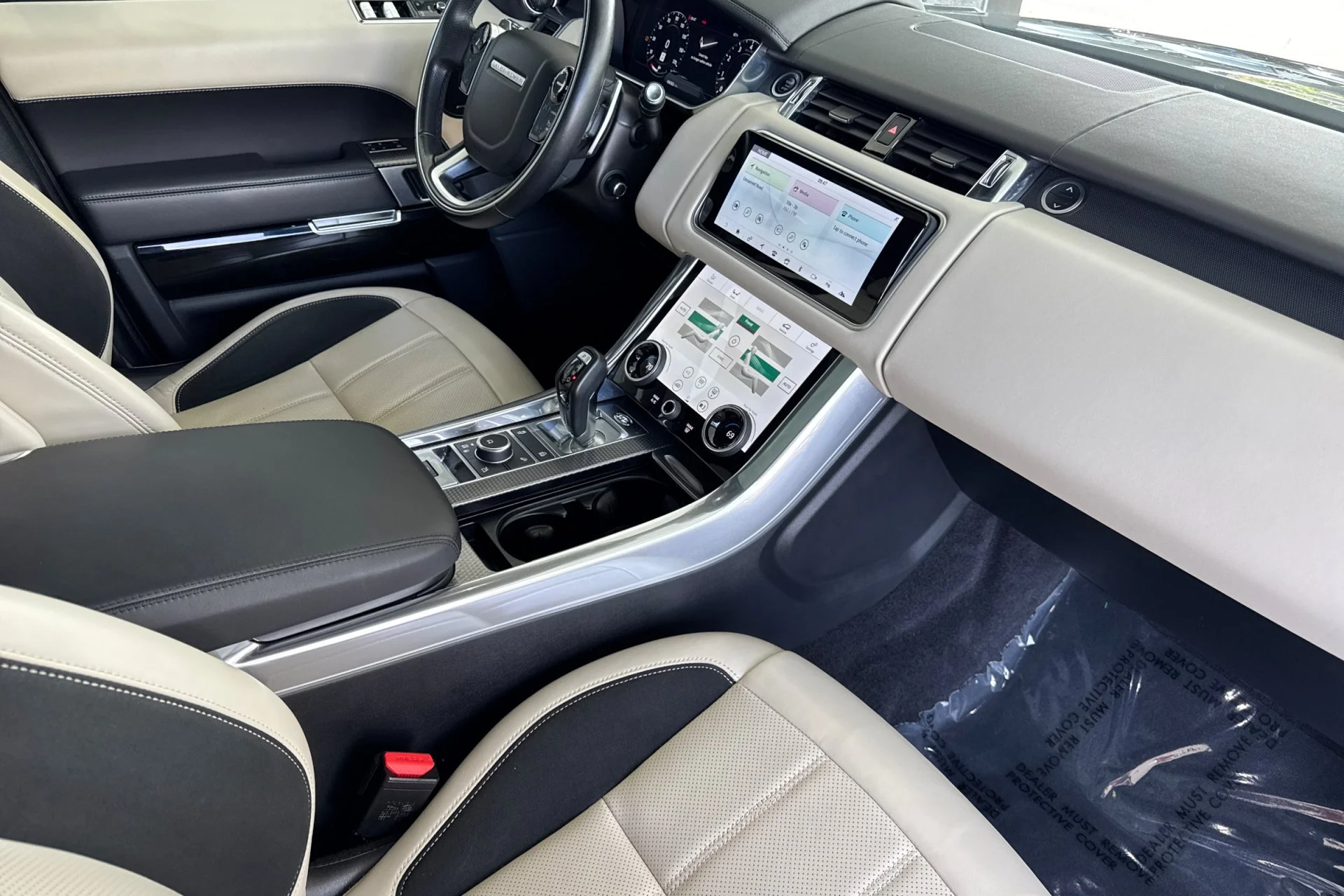 Used 2021 Santorini Black Metallic Land Rover HSE Dynamic image 18