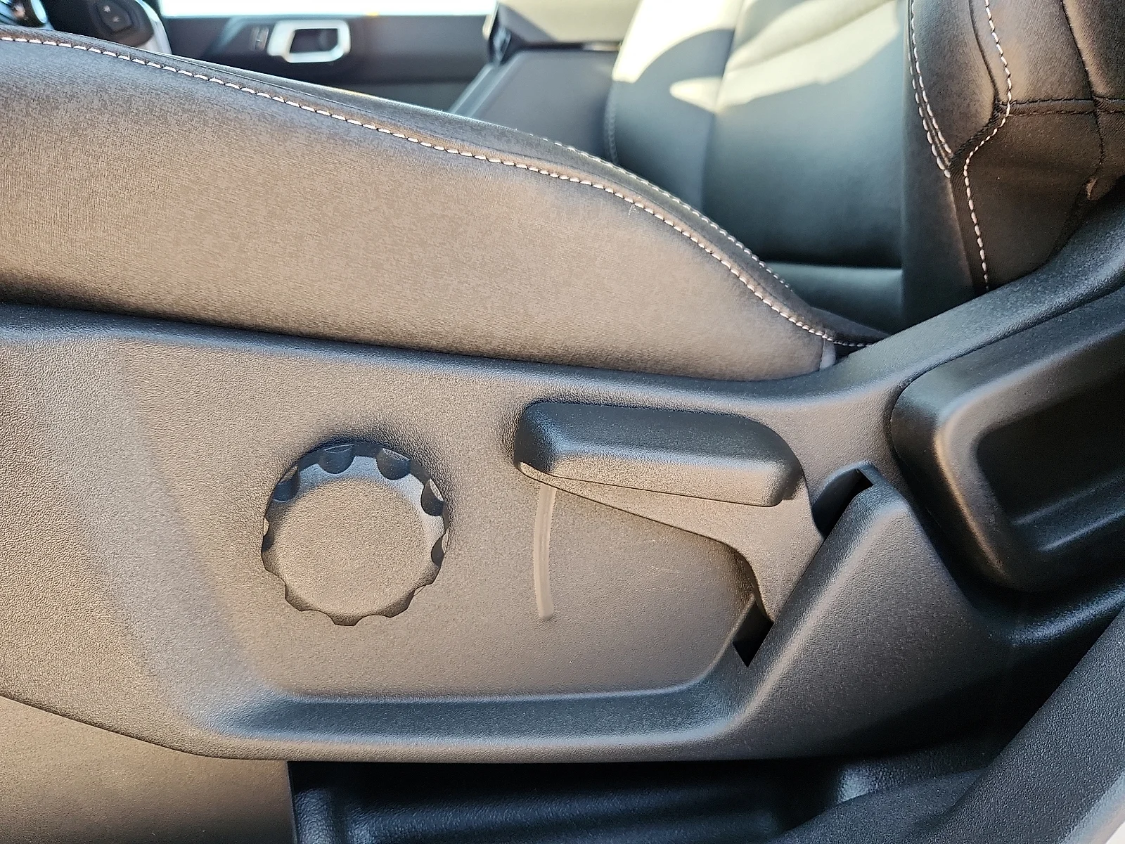 New 2026 Avalanche Gray Ford Badlands image 16