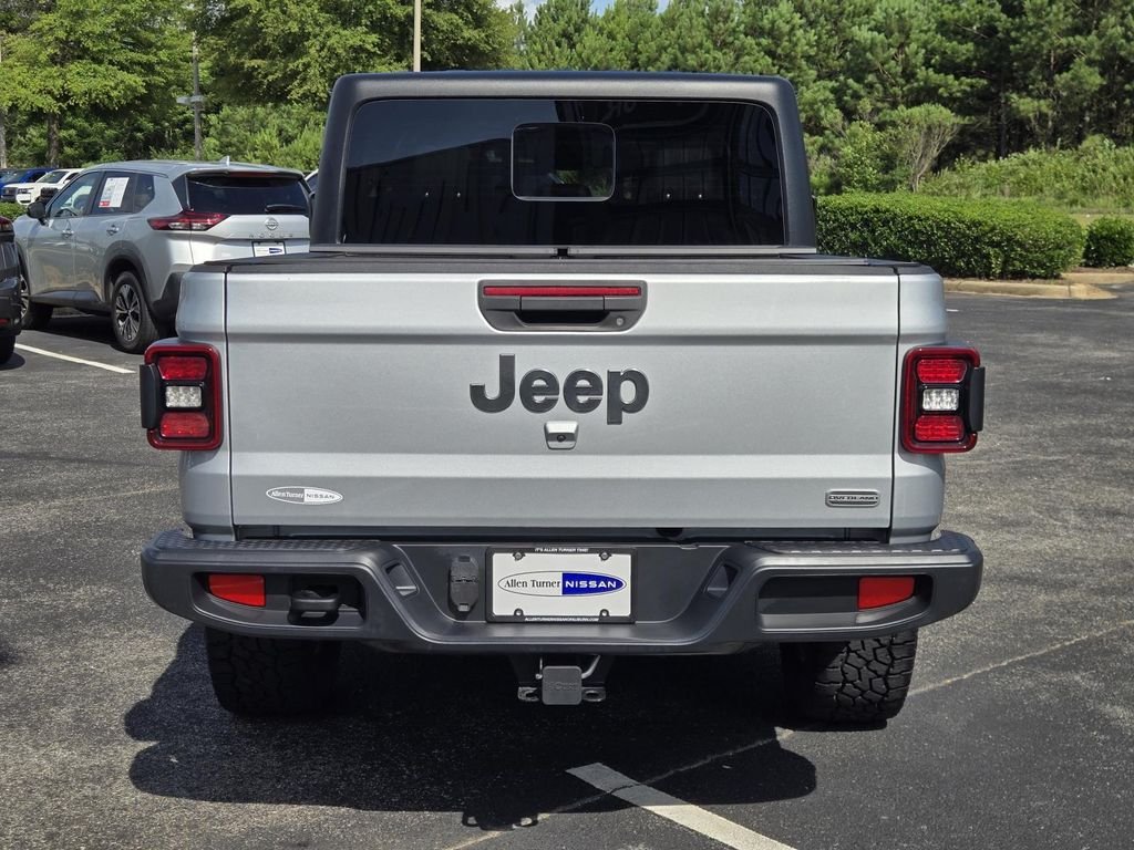 Used 2023 Silver Jeep Overland image 7