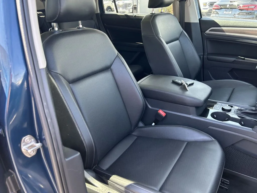 Used 2019 Blue Volkswagen SEL image 23