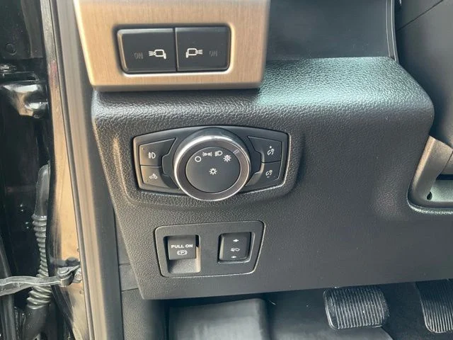 Used 2018 Black Ford Platinum image 9