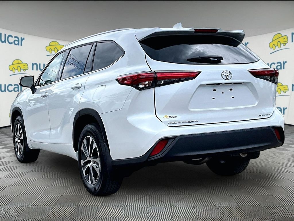 Used 2022 Beige Toyota XLE image 4