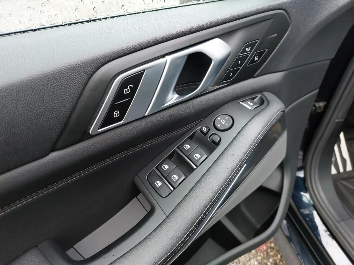Used 2019 Black BMW xDrive50i Sports Activity Vehicle image 13
