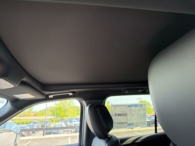 New 2026 Star White Metallic Tri-Coat Ford Platinum® image 16