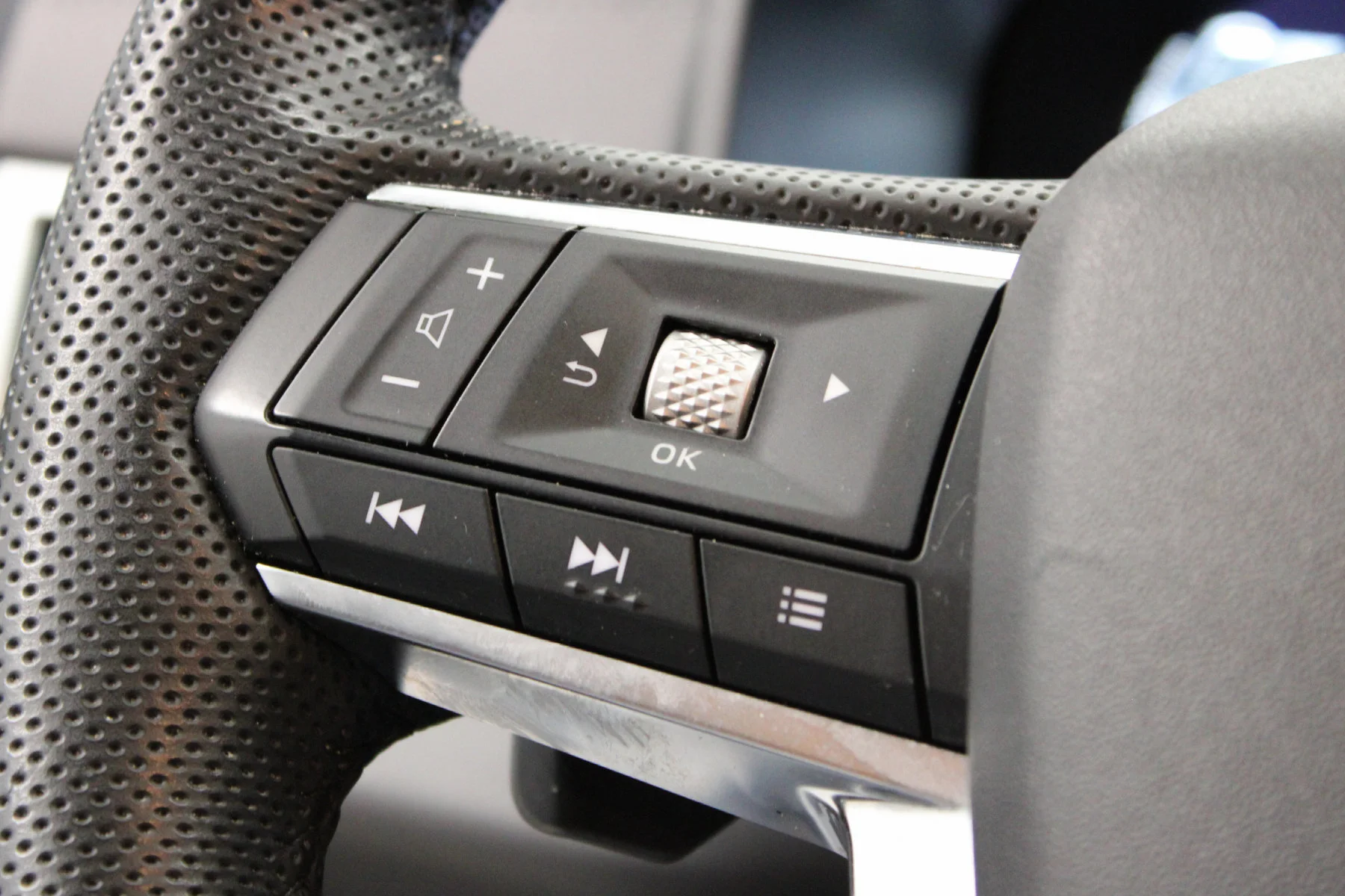 Used 2023 White DIAMOND Mitsubishi SEL 2.5 2WD image 34