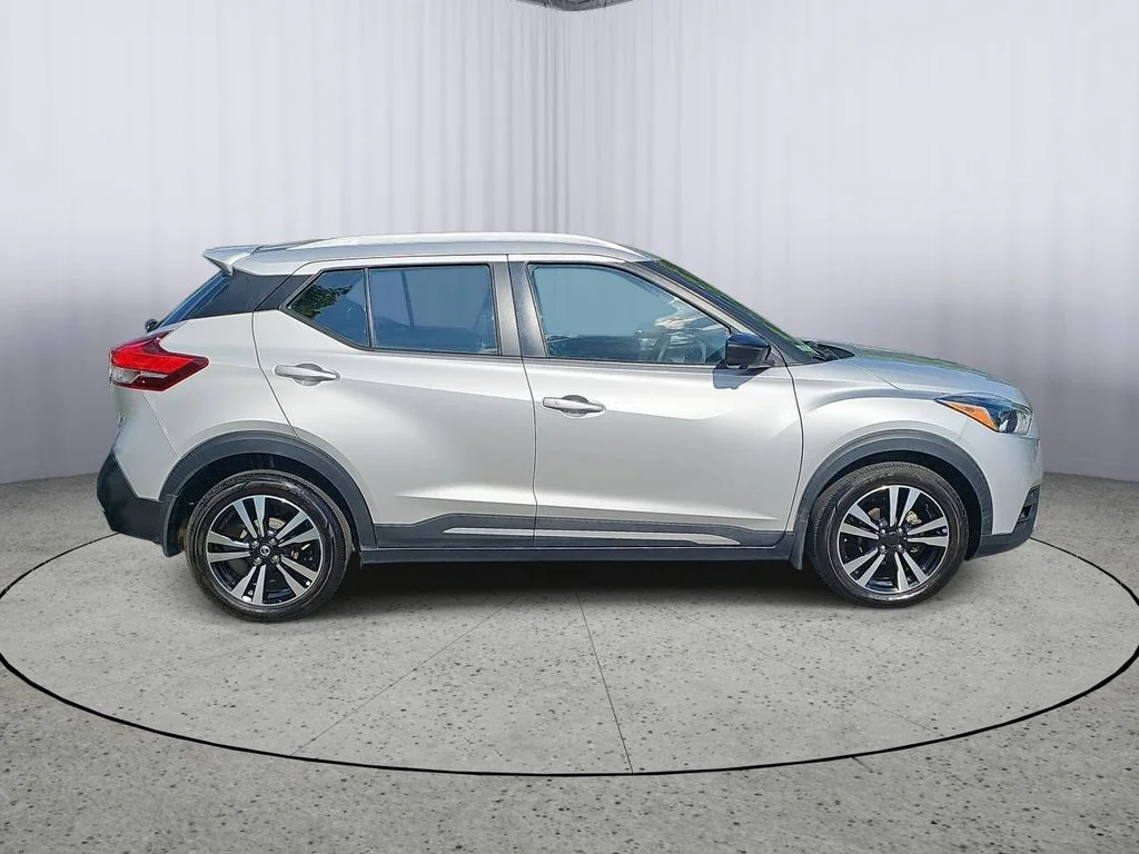 Used 2019 Silver Nissan SR image 2
