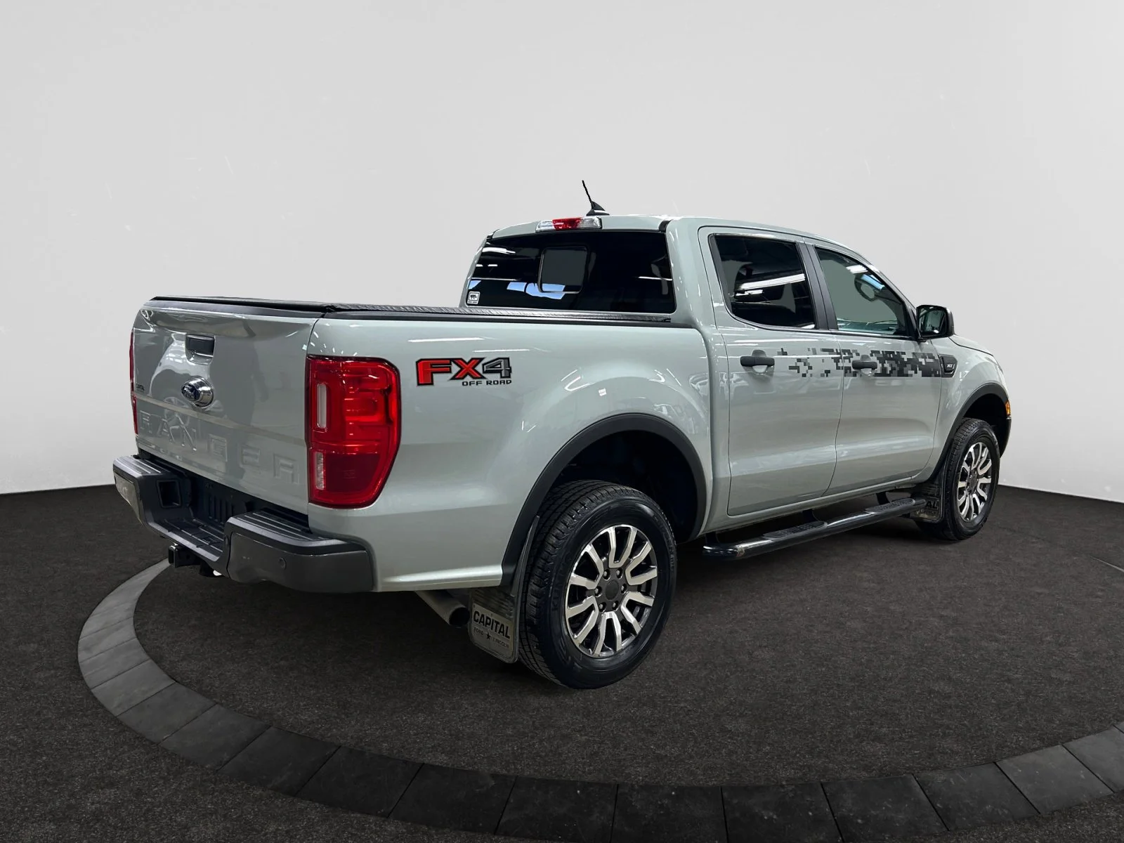 Used 2022 CACTUS GREY Ford XLT SuperCrew image 5