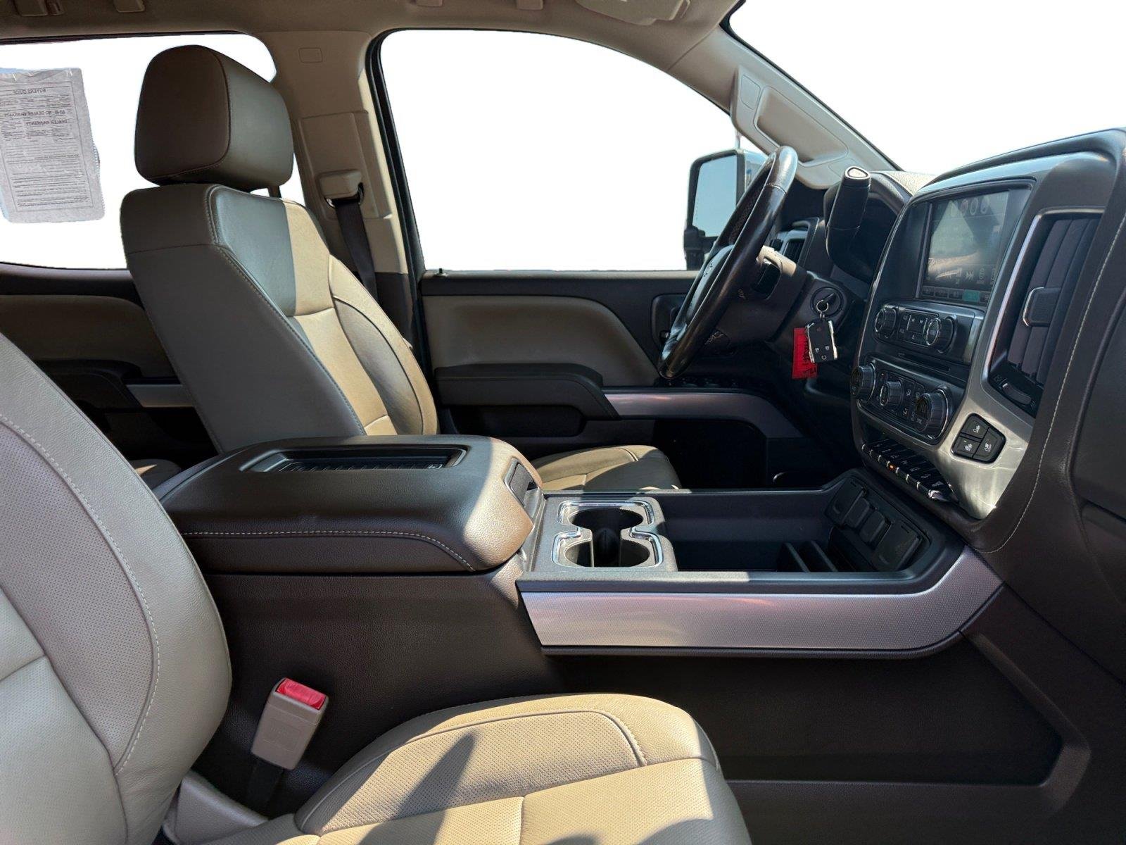 Used 2019 Iridescent Pearl Tricoat Chevrolet LTZ image 17